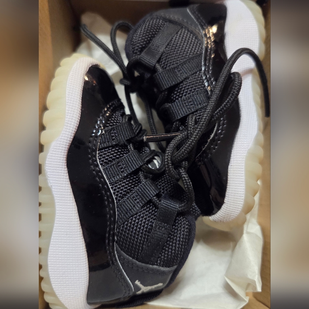 Jordan Kids Retro 11 in Black and White